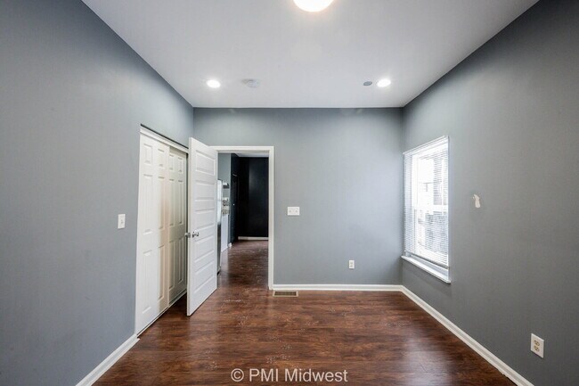 Building Photo - 3159 E Washington St