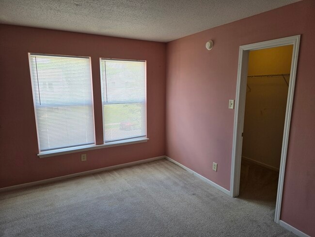 Building Photo - 10383 Fairmont Ln