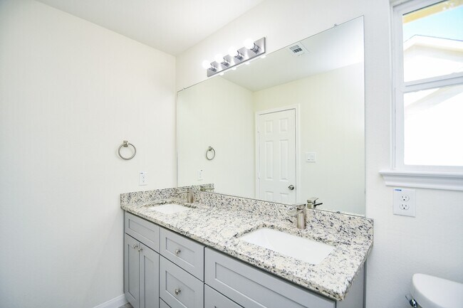 Building Photo - 12202 Heather Flower Ln