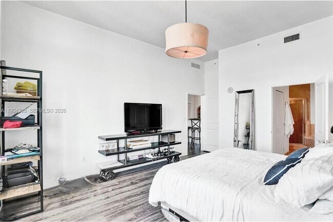 Building Photo - 7900 Harbor Island Dr