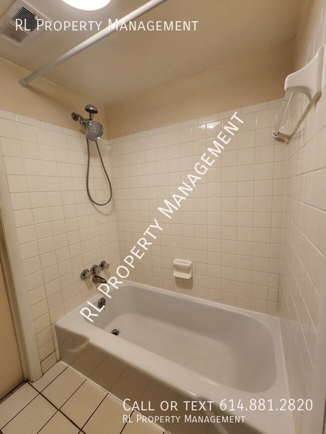 Building Photo - Charming 2 bedroom 1 bathroom condo near O...