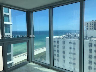 Building Photo - 2655 Collins Ave