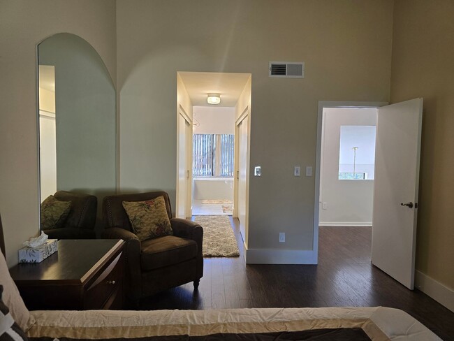 Building Photo - Furnished, 1-Year Long-Term Rental