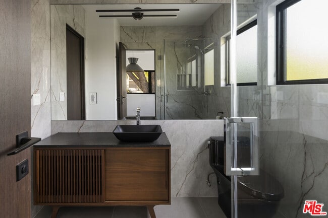 Building Photo - 2287 Baxter St