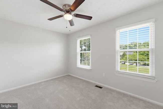Building Photo - 2401 W Rosecroft Village Cir