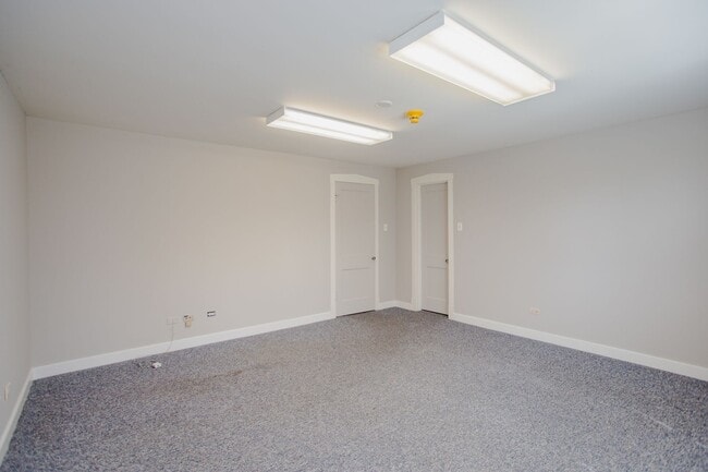 Building Photo - 1305 Oswego Rd