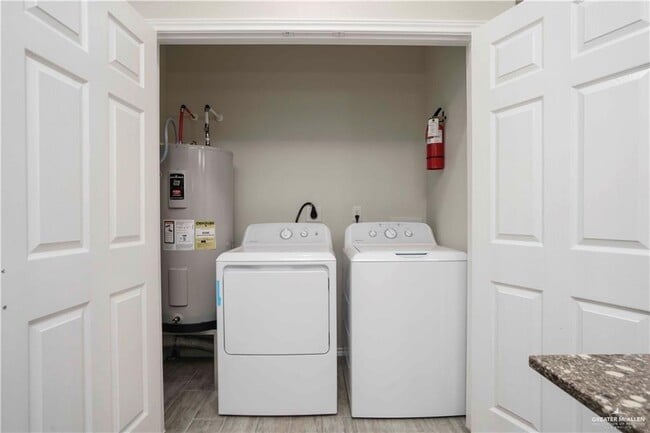 Building Photo - 22 Hiawatha Dr