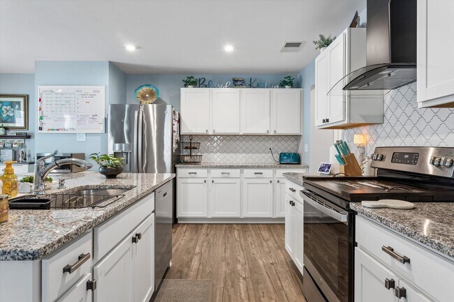 Building Photo - 4 Bedroom / 2.5 Bathroom - Marquis Hills