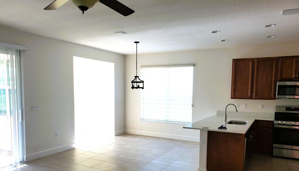 Building Photo - 11681 SW Oceanus Blvd