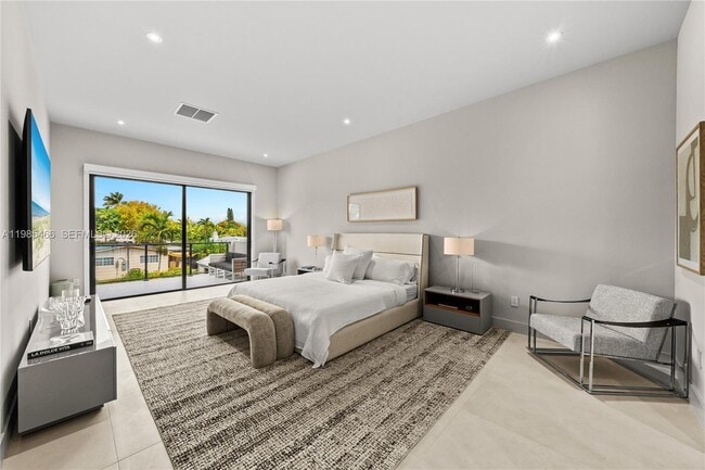 Building Photo - 245 NE 116th St