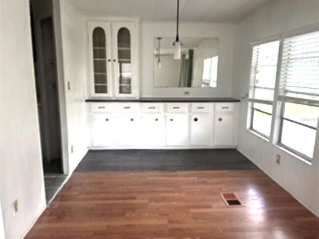 Building Photo - 1503 Peachtree Ln