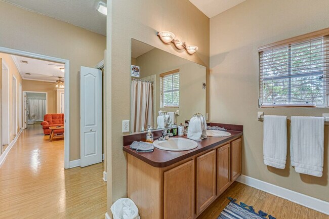 Building Photo - 8551 W Miss Maggie Dr