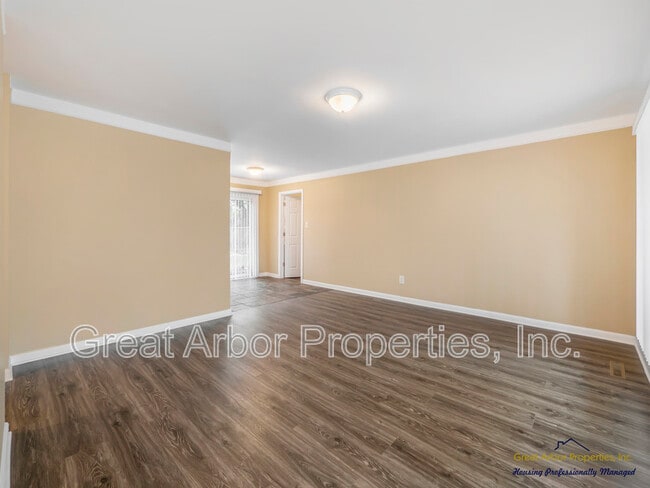 Building Photo - 1088 Studebaker Ave