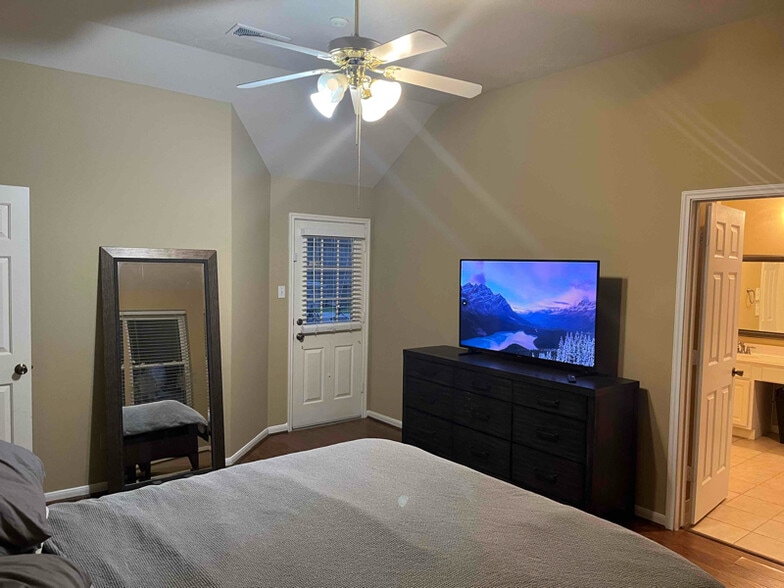 Building Photo - 8207 Fairgrove Park Ct