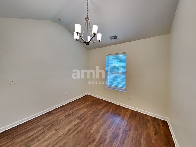 Building Photo - 306 Stable View Loop