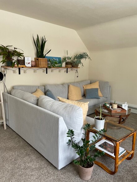 Living room - 4843 Stewart Ave