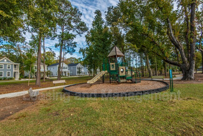 Building Photo - 2000 Fleming Woods Rd
