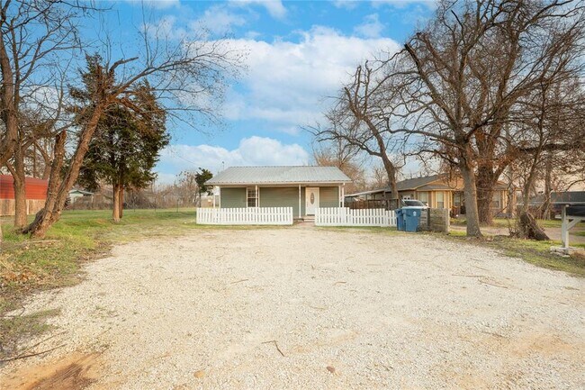 Building Photo - 207 Harris St