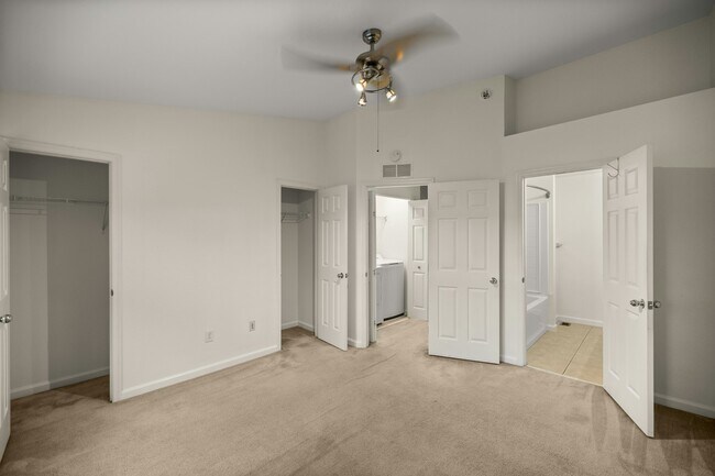 Building Photo - 4428 SW 49th Ave