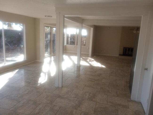 Building Photo - 11808 Lexington Ave NE