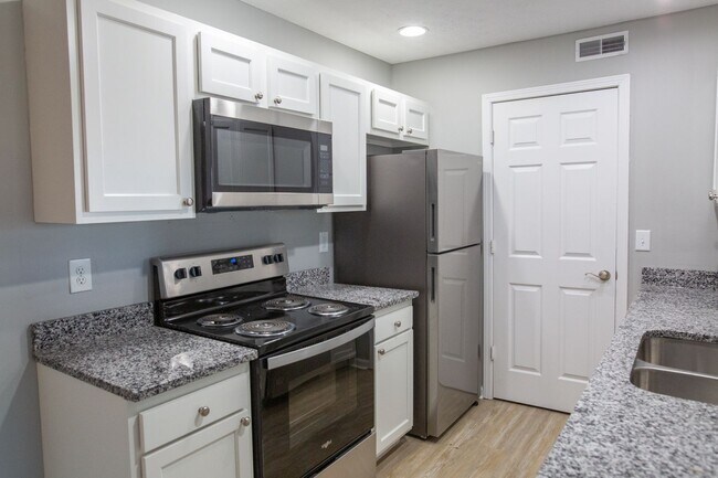 Building Photo - 5516 Cedar Spgs