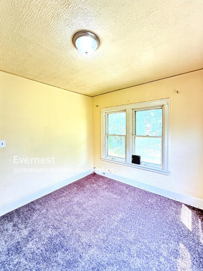 Building Photo - 3030 Cortland St