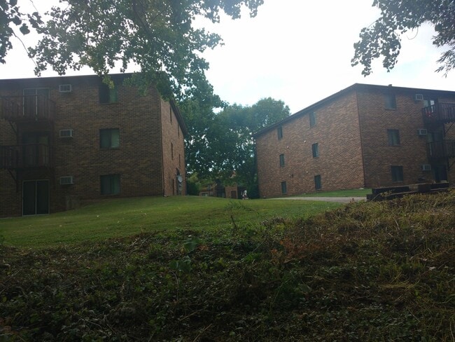 Building Photo - Cedar Creek Apartments-Oshkosh