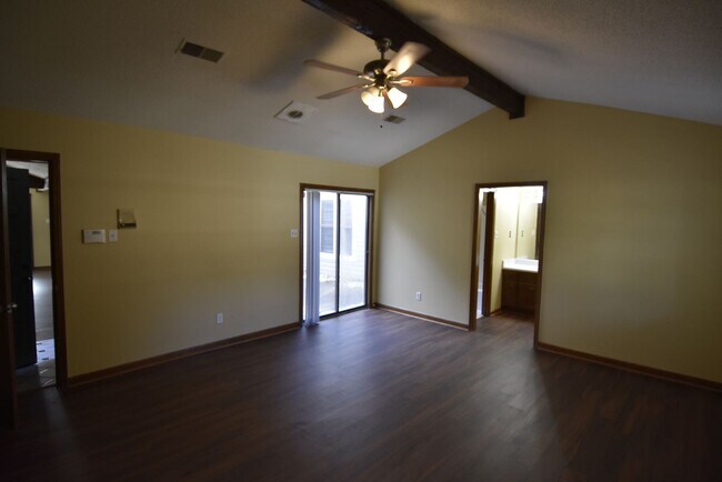 Building Photo - Charming 3-Bedroom Home in Cordova-Comfort & Convenience!