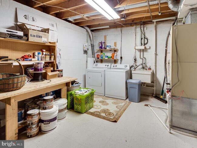 Building Photo - 3975 Wilcoxson Dr