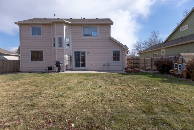 Building Photo - Home backing to foothills