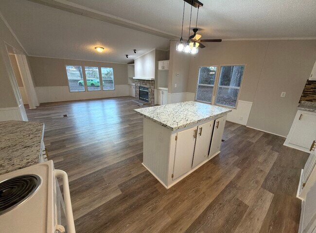 Building Photo - 103 Oak Ct