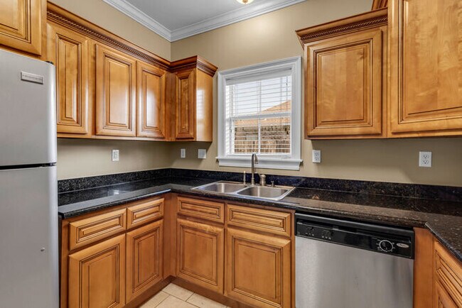 Building Photo - 13727 Foxhill Drive