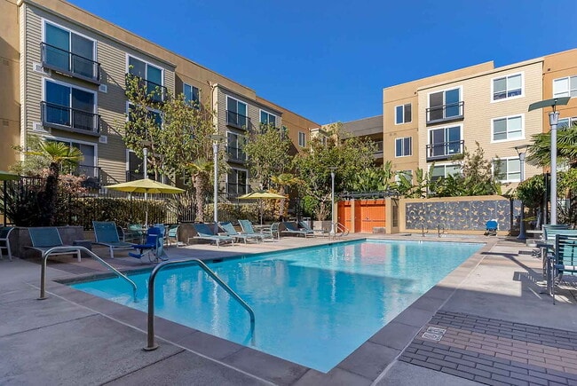 Building Photo - Solstice