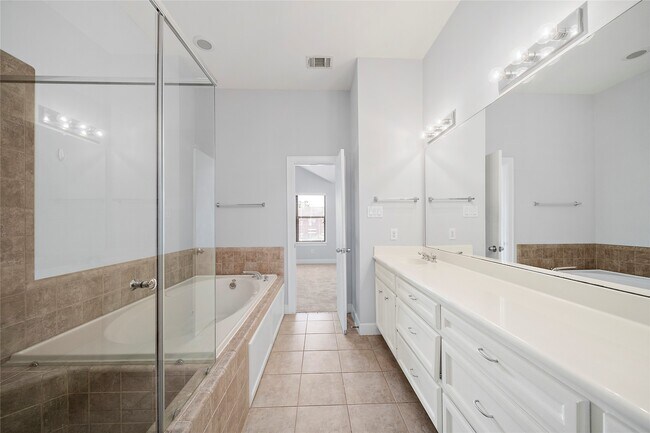 Building Photo - 2710 Hullsmith Dr