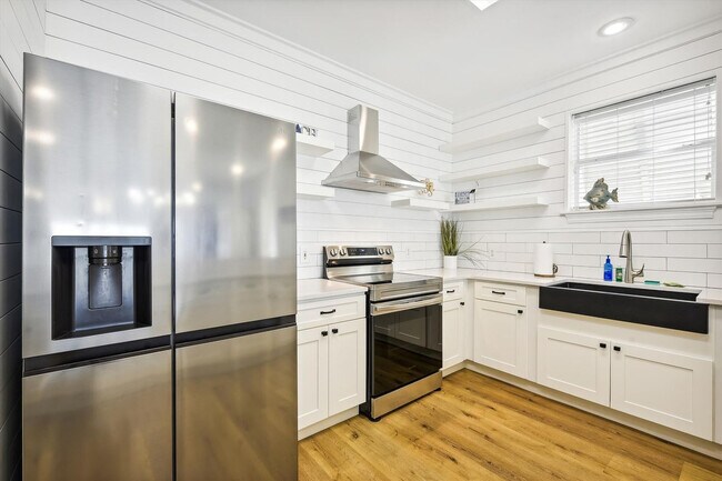 Building Photo - 8013 Surf Dr