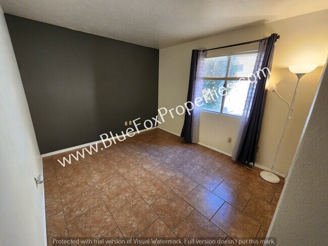 Building Photo - 1810 E Blacklidge Dr