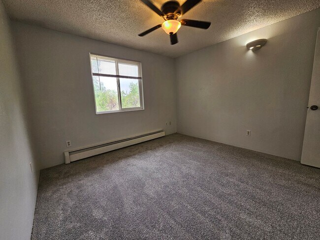 Building Photo - Serene 2 Bedroom 1 1/2 Bath Aurora Townhom...