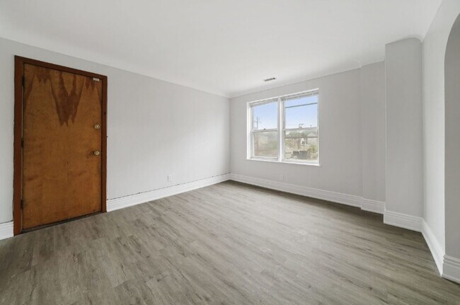 Building Photo - 3120 W 26th St