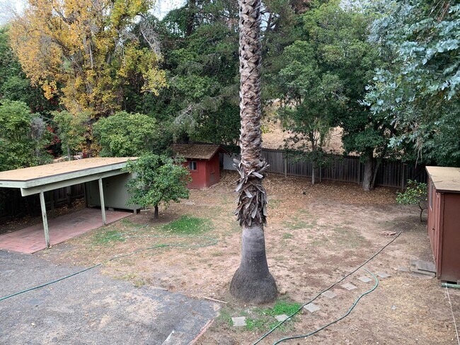 Building Photo - Great Location. 2 Bedroom Home