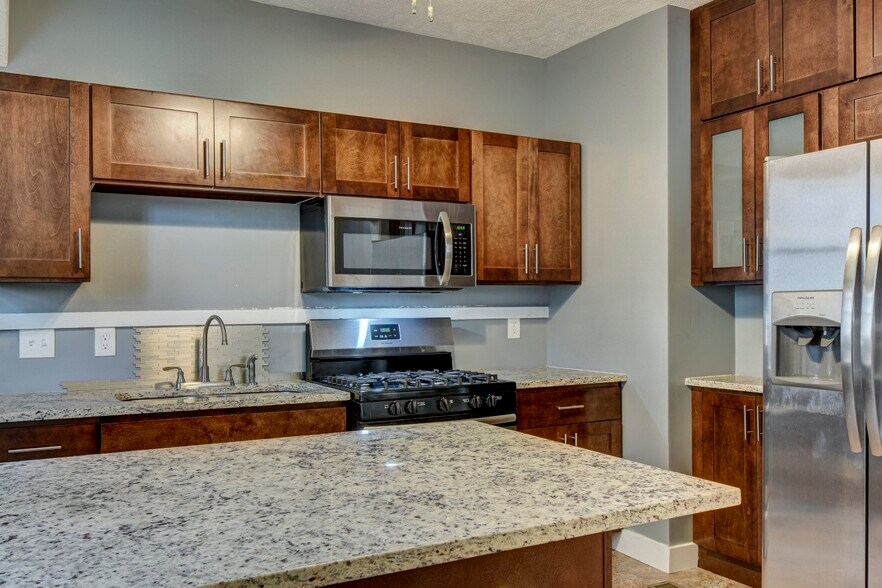 Building Photo - 816 N 43rd St