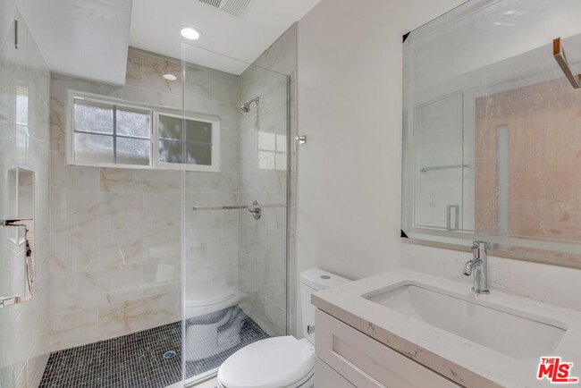 Building Photo - 853 S Bedford St