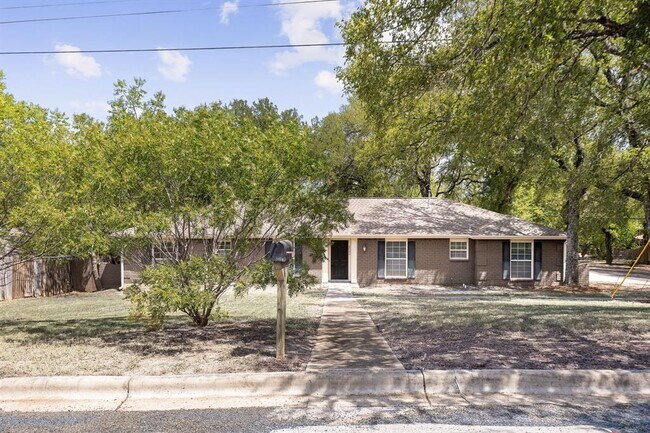 Building Photo - 2904 Northeast Dr