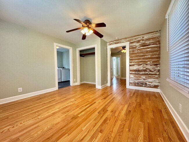 Building Photo - Nature Lovers - 3 Bed, 1 Bath Home w/ 1 Car Garage Close to Downtown Franklin