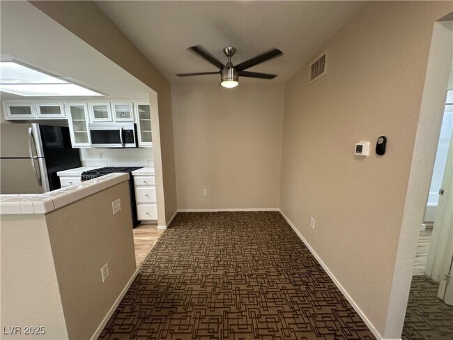 Building Photo - 1908 High Valley Ct