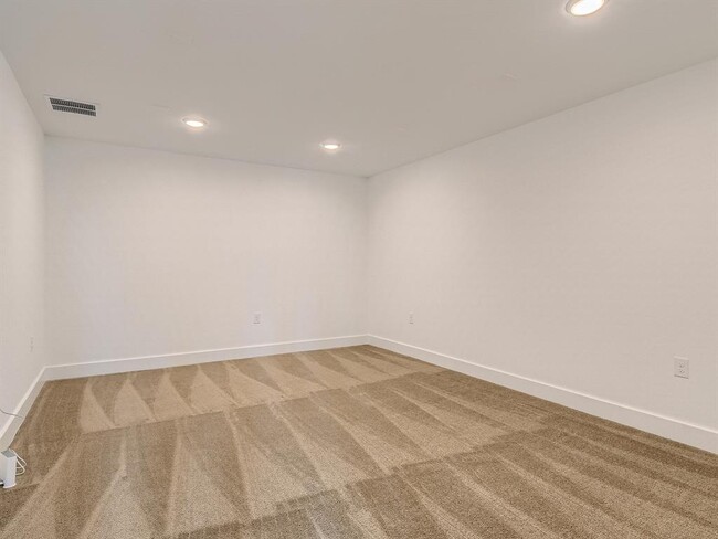 Building Photo - 9101 Spire View