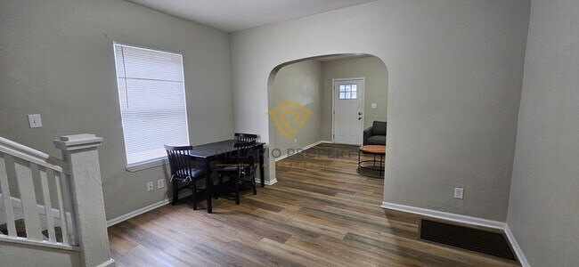 Building Photo - 933-935 N Dearborn St