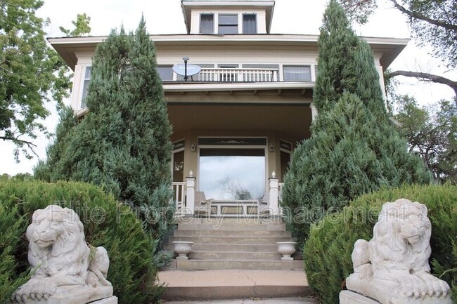 Building Photo - 511 W 13th St