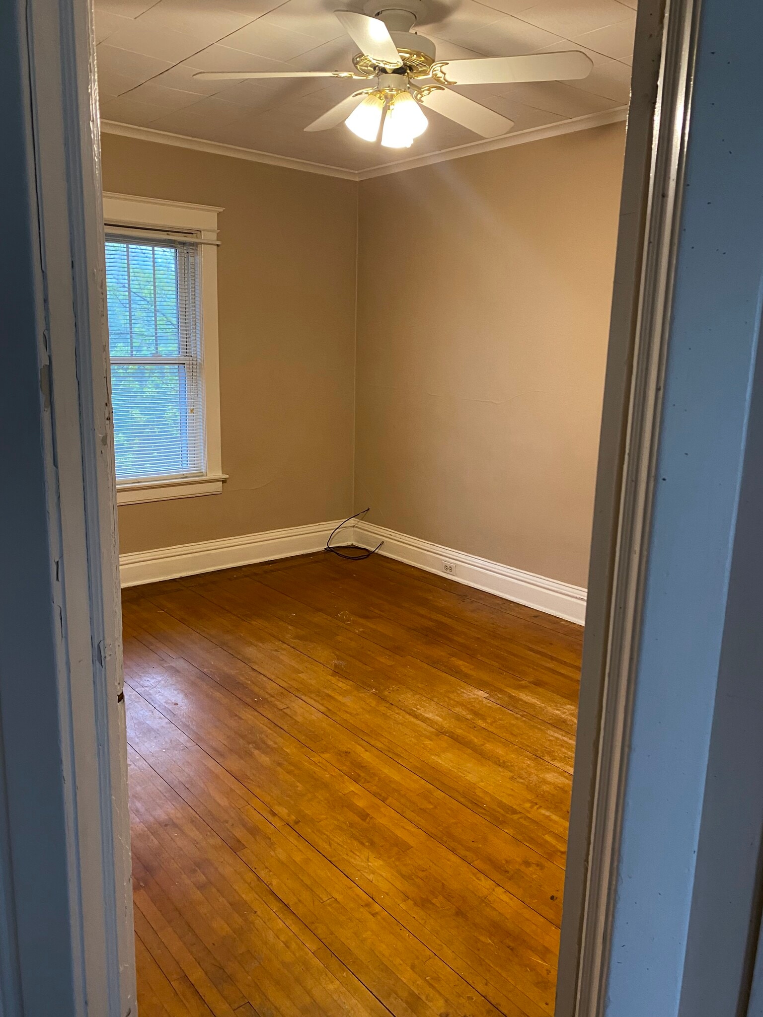 Building Photo - 619 N 17th Ave E