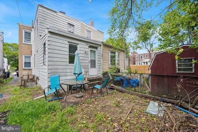 Building Photo - 13 E 21st St
