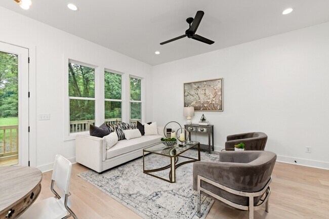 Building Photo - 212B Jennings Ave